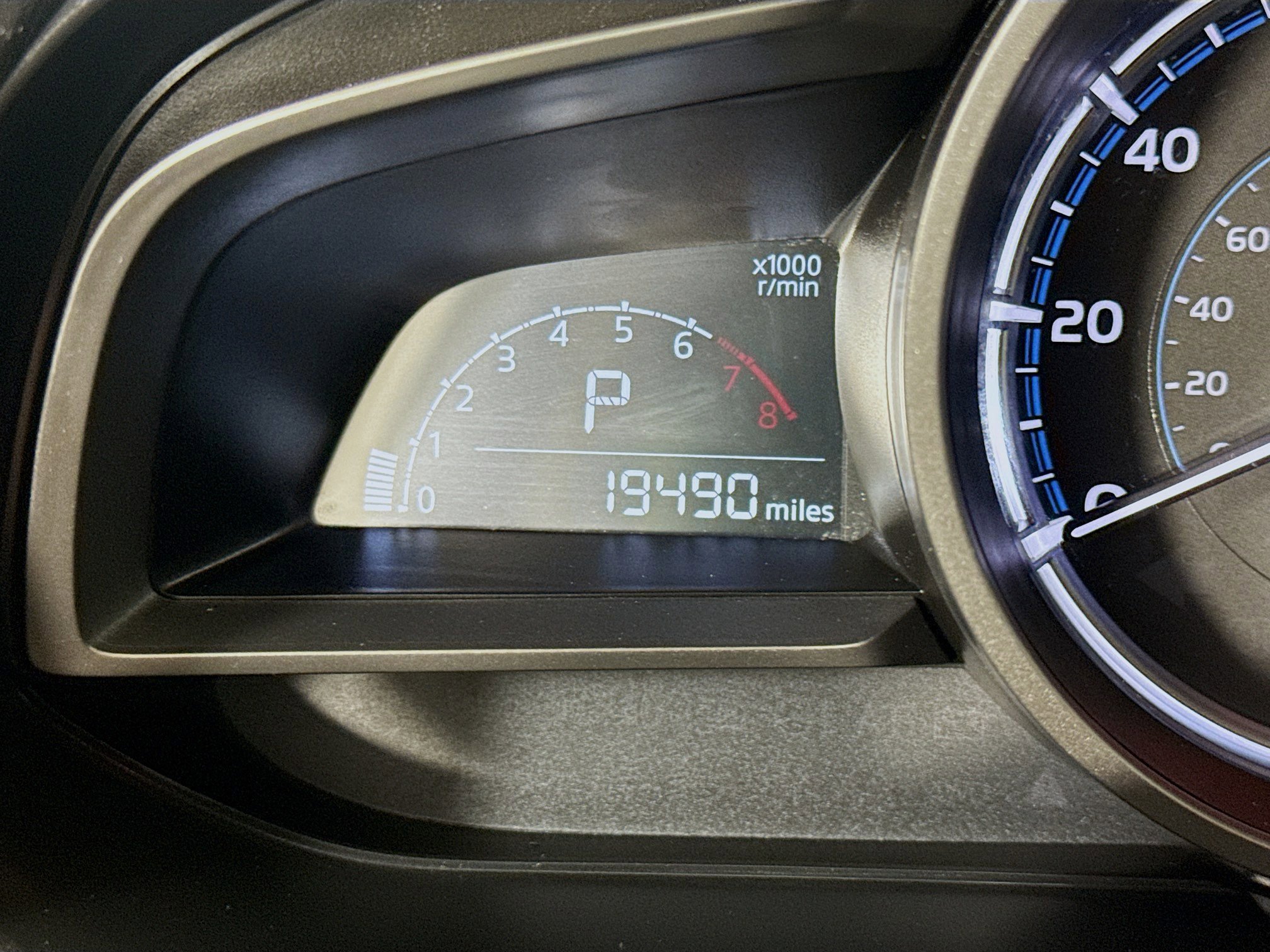 Used 2019 Toyota Yaris L image 16