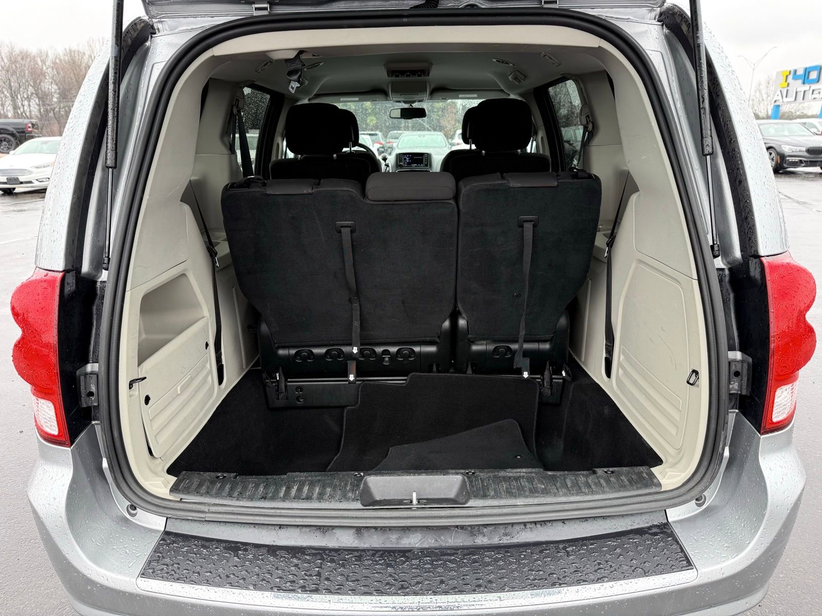 Used 2018 Dodge Grand Caravan SE w/ UConnect Hands-Free Group image 39