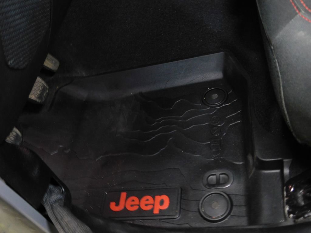 Used 2019 Jeep Wrangler Rubicon w/ Uconnect 4C Nav & Sound Group image 35