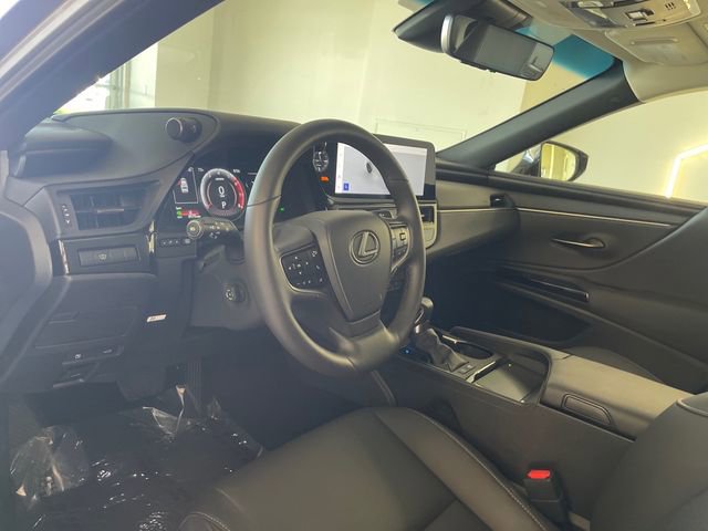 Used 2025 Lexus ES 300h w/ Premium Package FWD image 6