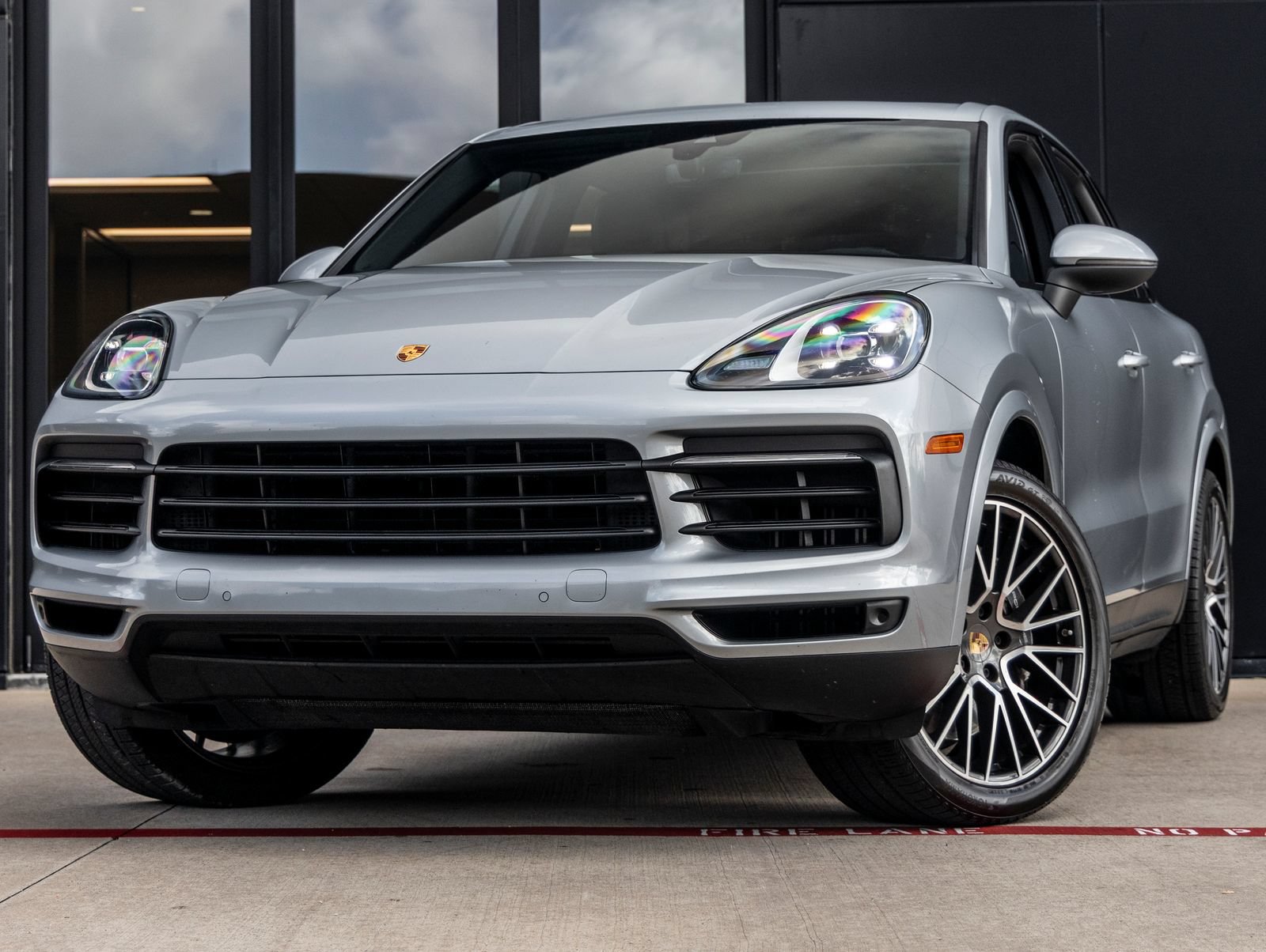 Used 2021 Porsche Cayenne AWD/4WD image 1