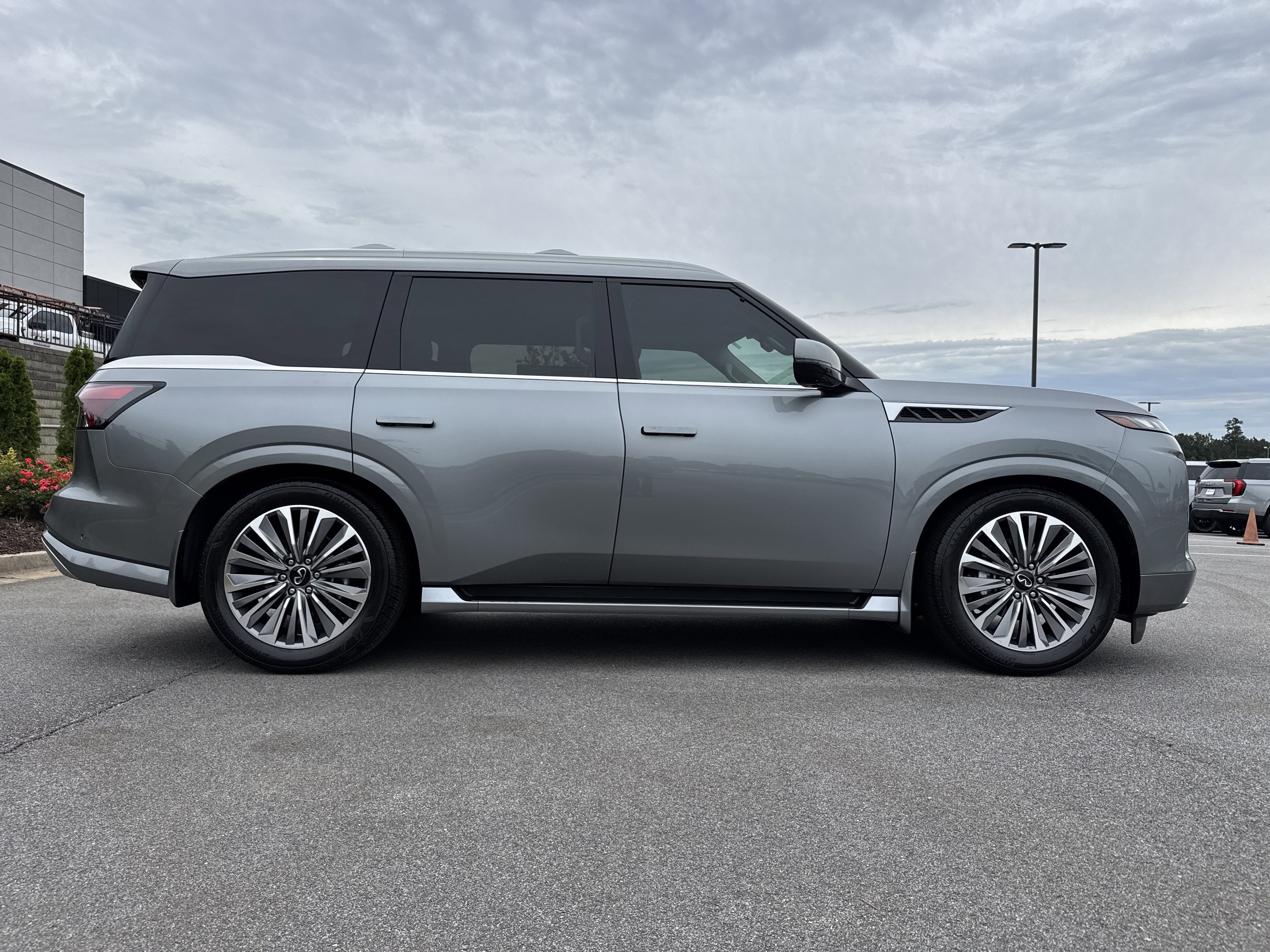 Used 2025 INFINITI QX80 Sensory w/ Exterior Package AWD/4WD image 11