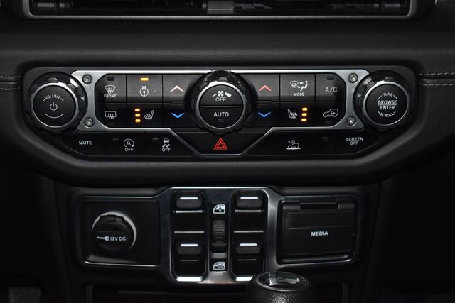 Used 2024 Jeep Wrangler Sahara image 16