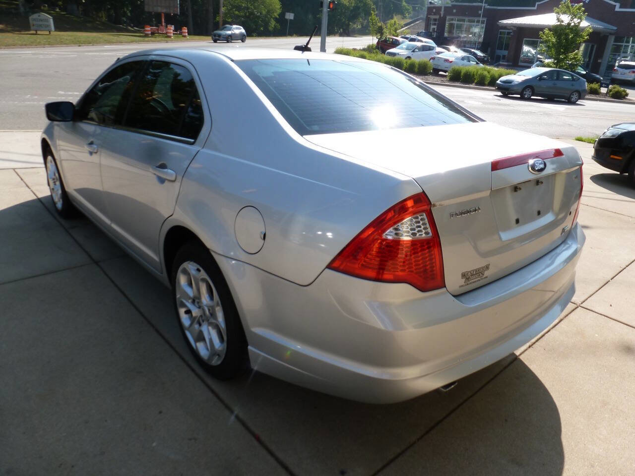 Used 2010 Ford Fusion SE FWD image 3