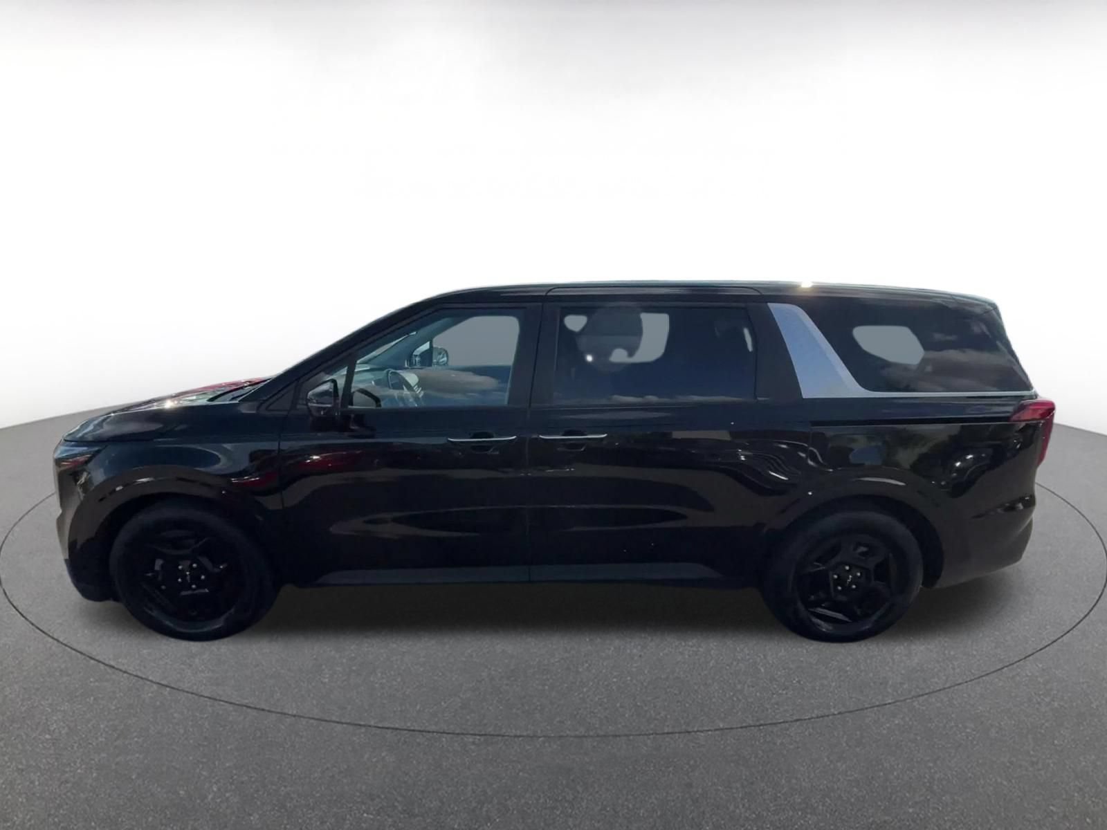 Used 2026 Kia Carnival FWD image 7