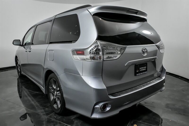 Used 2016 Toyota Sienna SE w/ SE Preferred Package FWD image 8