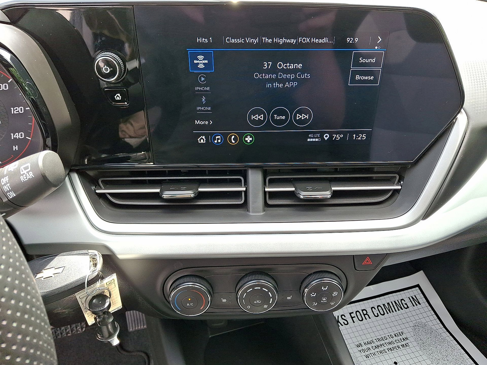 Used 2025 Chevrolet Trax RS w/ Sunroof Package FWD image 14