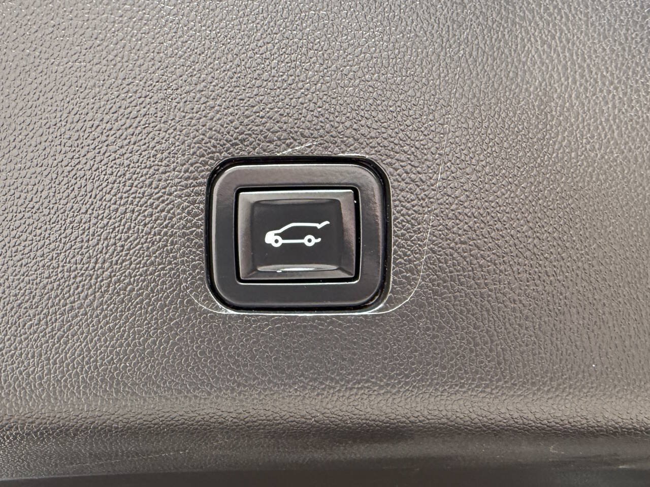 Used 2022 Chevrolet Traverse High Country AWD/4WD image 13