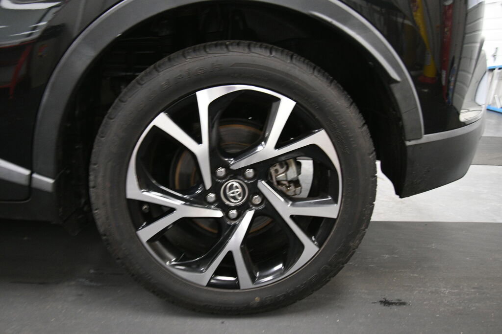 Used 2019 Toyota C-HR Limited image 31