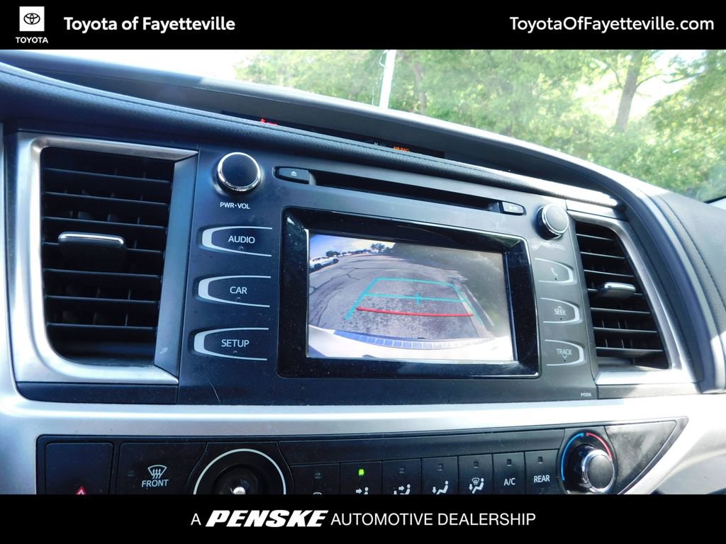 Used 2018 Toyota Highlander LE FWD image 10