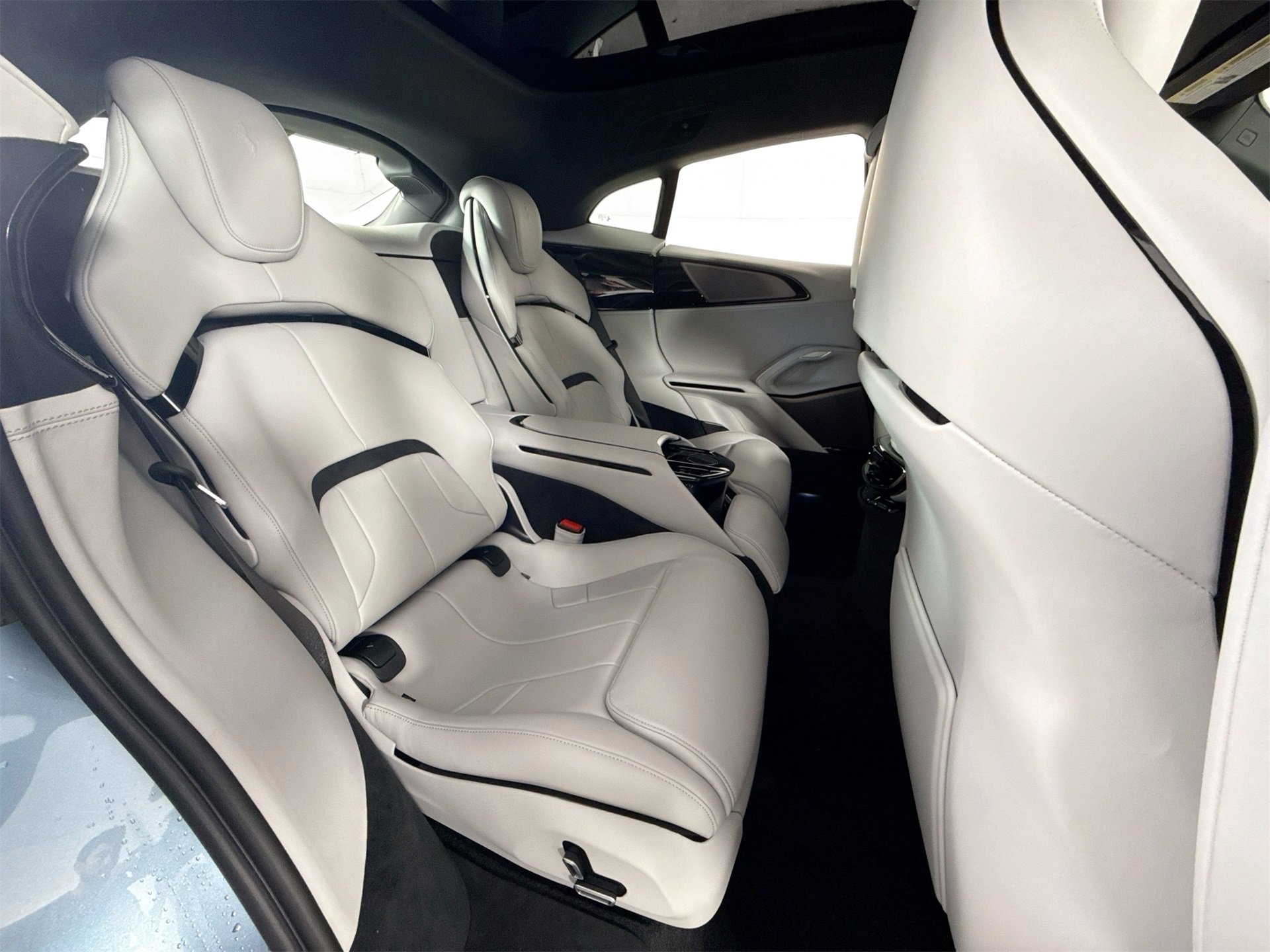 Certified 2025 Ferrari Purosangue image 21