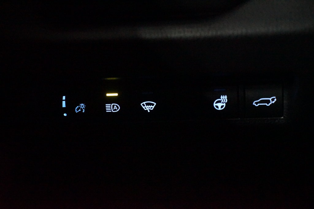 Used 2022 Toyota RAV4 XLE Premium FWD image 23