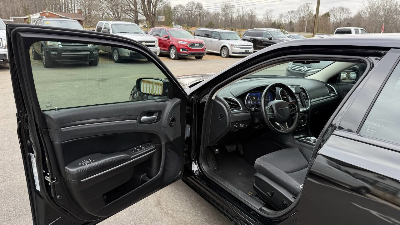 Used 2021 Chrysler 300 Touring w/ Sport Appearance Package image 10