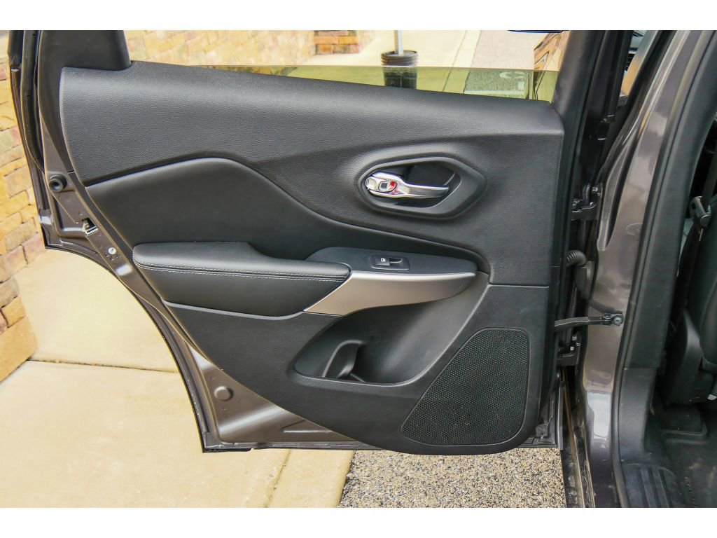 Used 2019 Jeep Cherokee High Altitude image 17