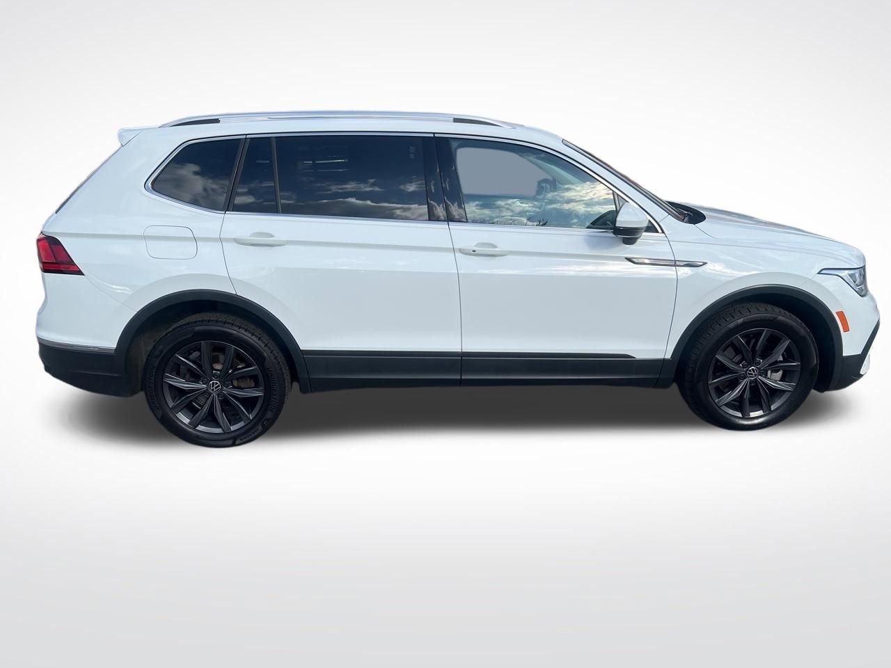 Used 2022 Volkswagen Tiguan SE image 6