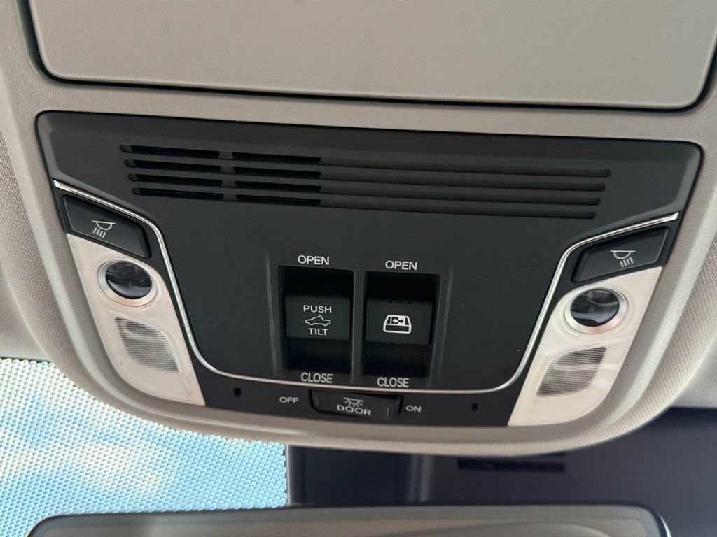 Used 2025 Honda Ridgeline RTL image 17