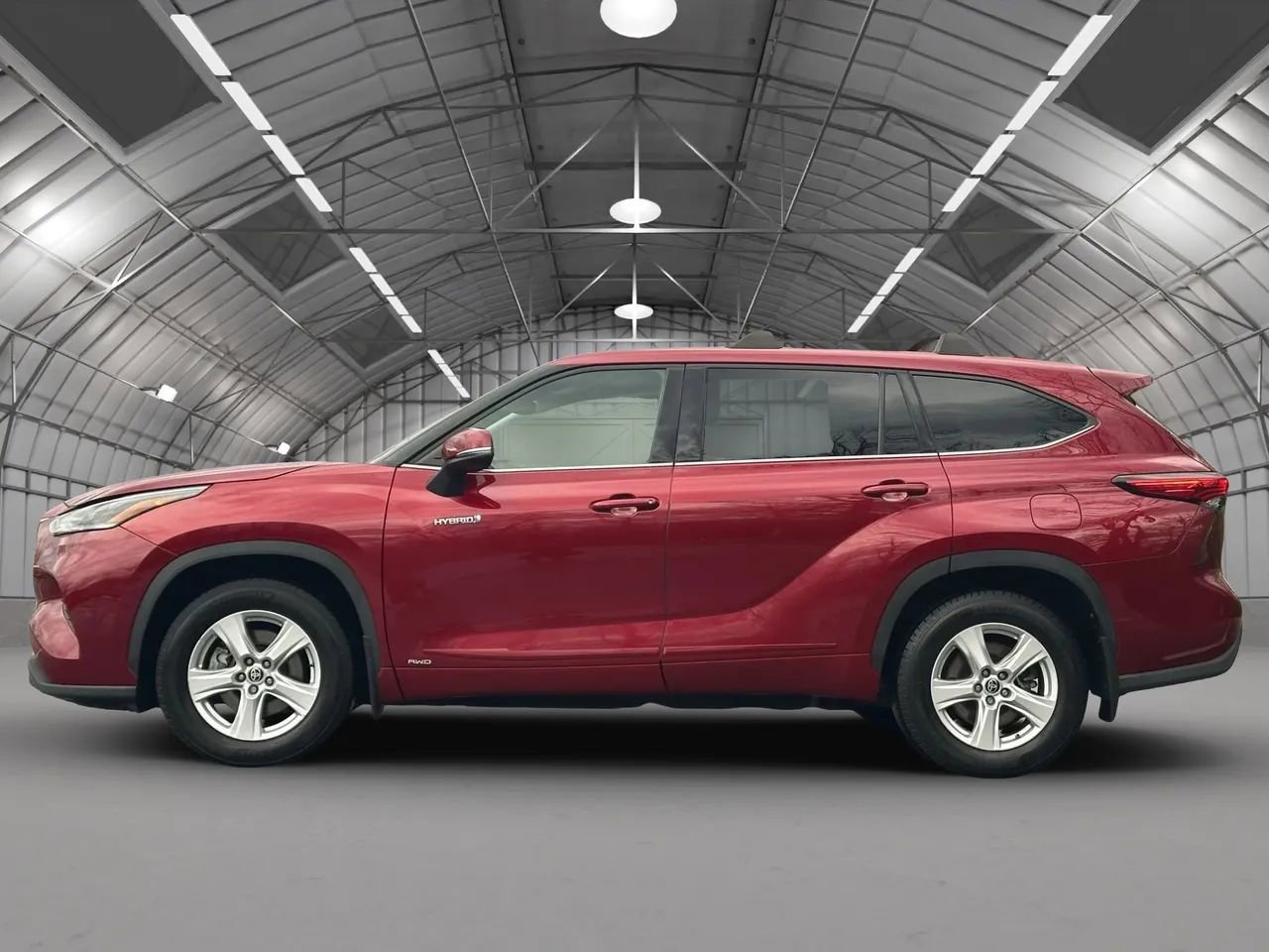 Used 2021 Toyota Highlander LE image 4