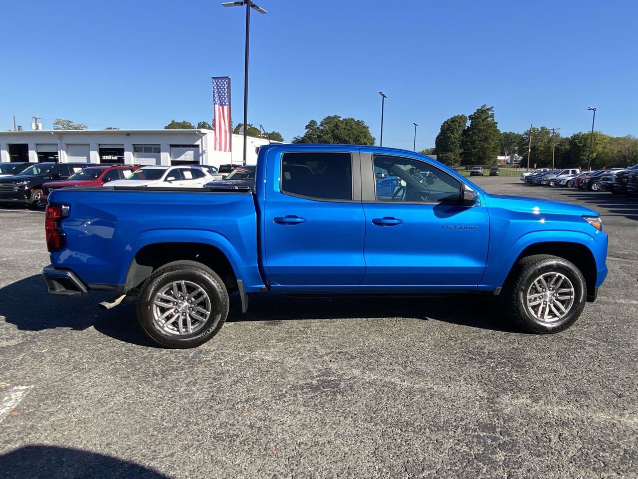 Used 2024 Chevrolet Colorado LT RWD image 9
