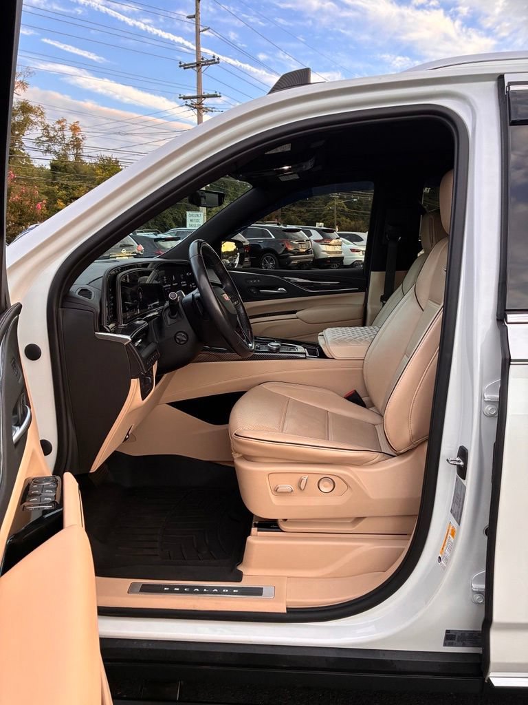 Used 2023 Cadillac Escalade Premium Luxury w/ Performance Package AWD/4WD image 29