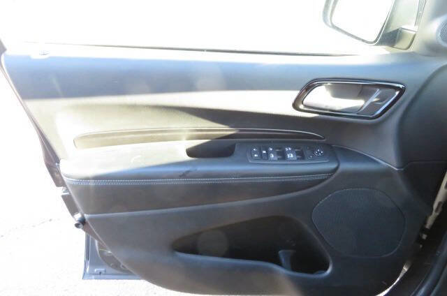 Used 2024 Dodge Durango SXT image 16