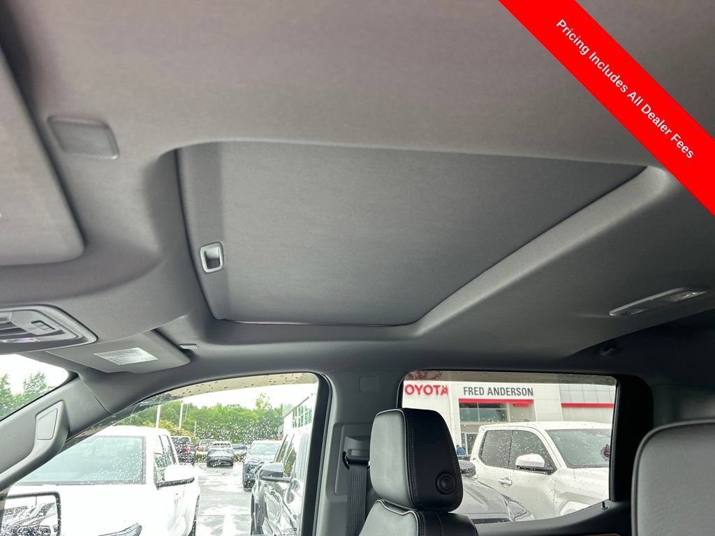Used 2024 GMC Sierra 1500 Denali w/ Technology Package AWD/4WD image 8