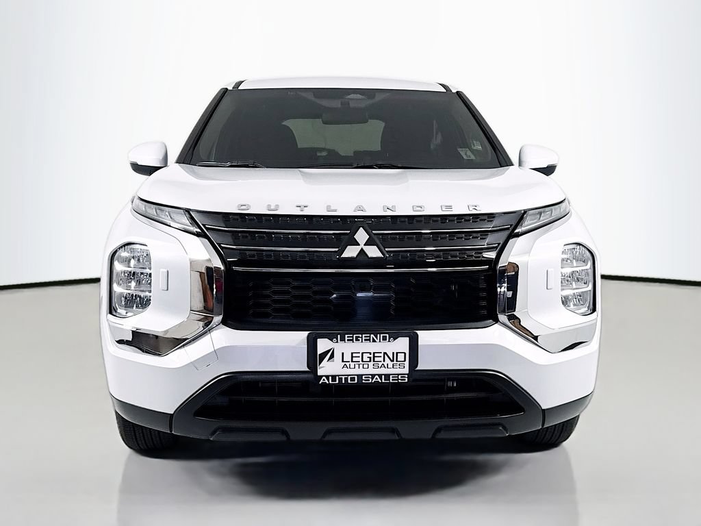 Used 2024 Mitsubishi Outlander ES AWD/4WD image 2