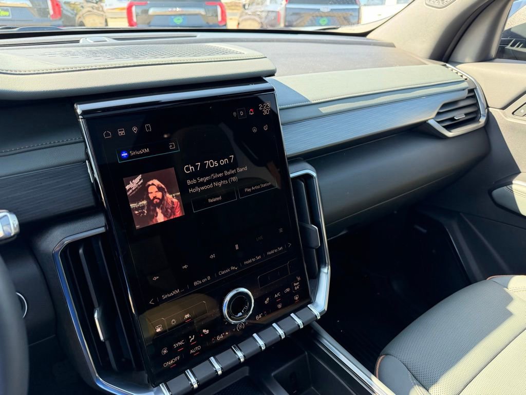 Used 2024 GMC Acadia AT4 w/ Luxury Package image 21