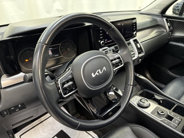Used 2022 Kia Sorento EX w/ Panoramic Sunroof Package image 27