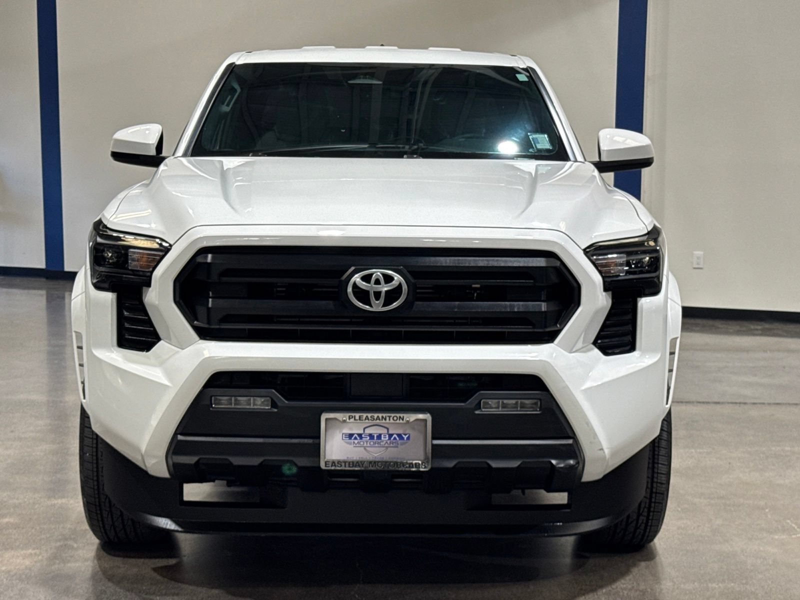 Used 2025 Toyota Tacoma SR5 AWD/4WD image 6