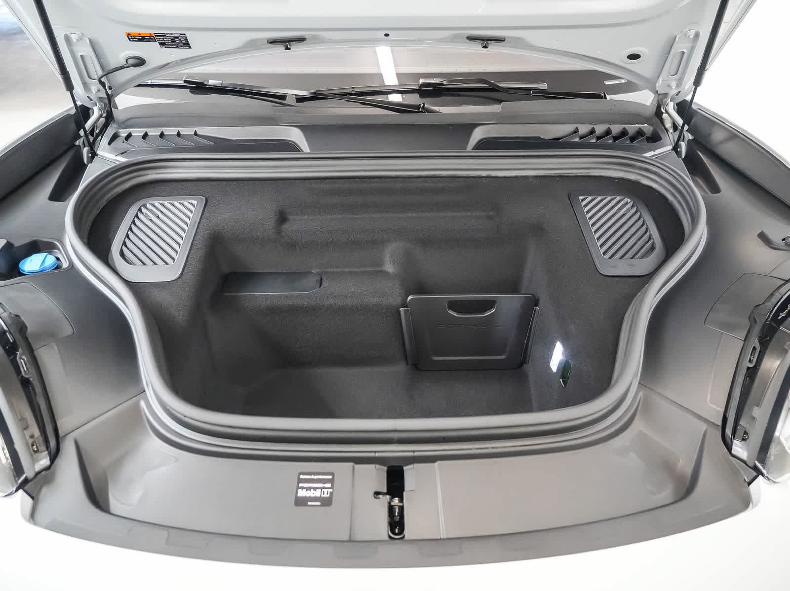 New 2026 Porsche Macan Turbo Electric AWD/4WD image 31
