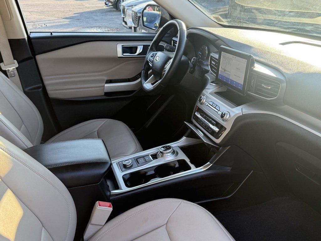 Used 2022 Ford Explorer XLT w/ Equipment Group 202A image 29