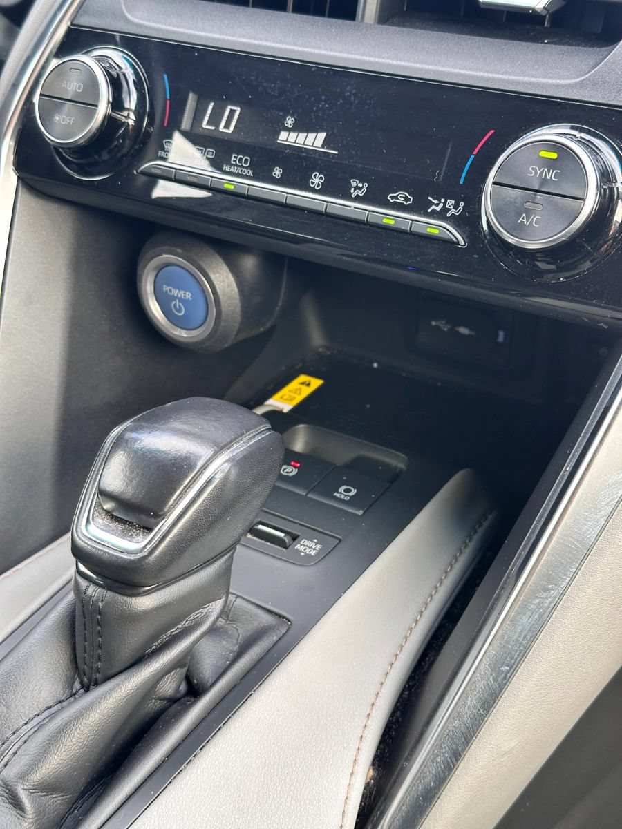 Used 2021 Toyota Venza LE AWD/4WD image 11