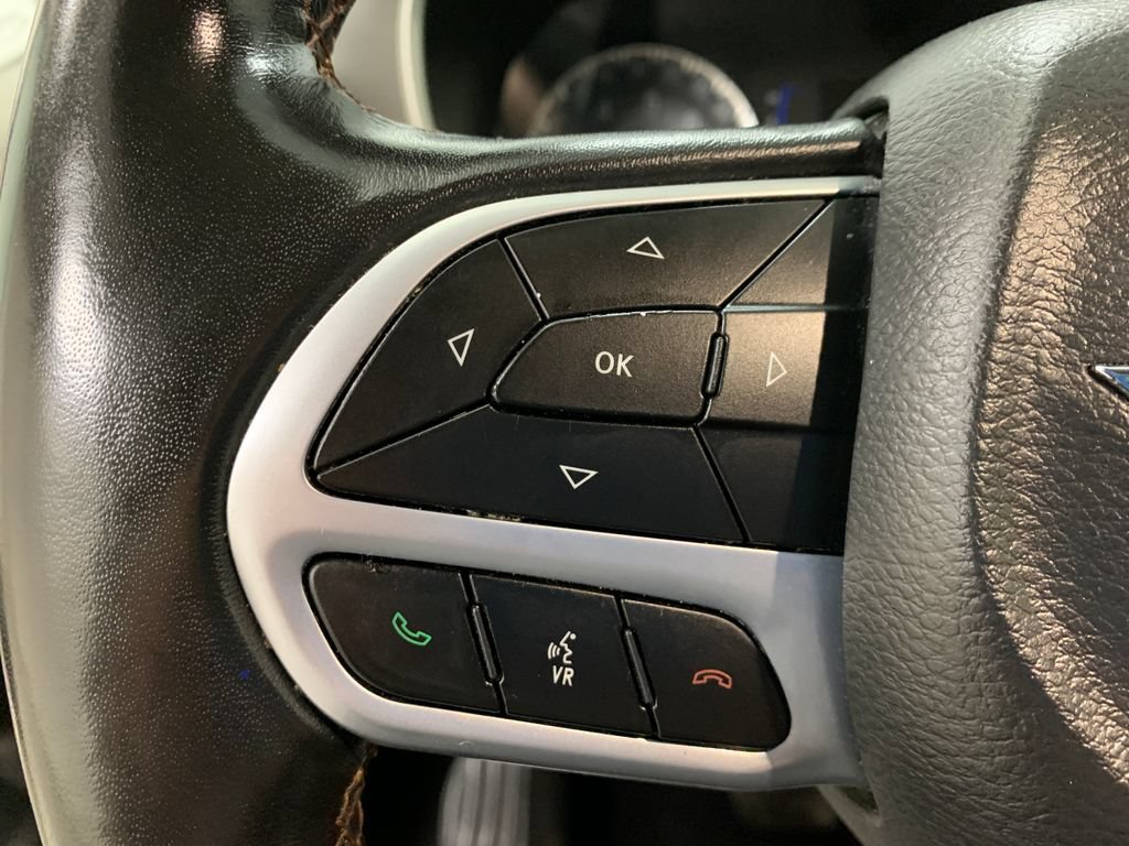 Used 2020 Chrysler Pacifica Touring-L FWD image 26
