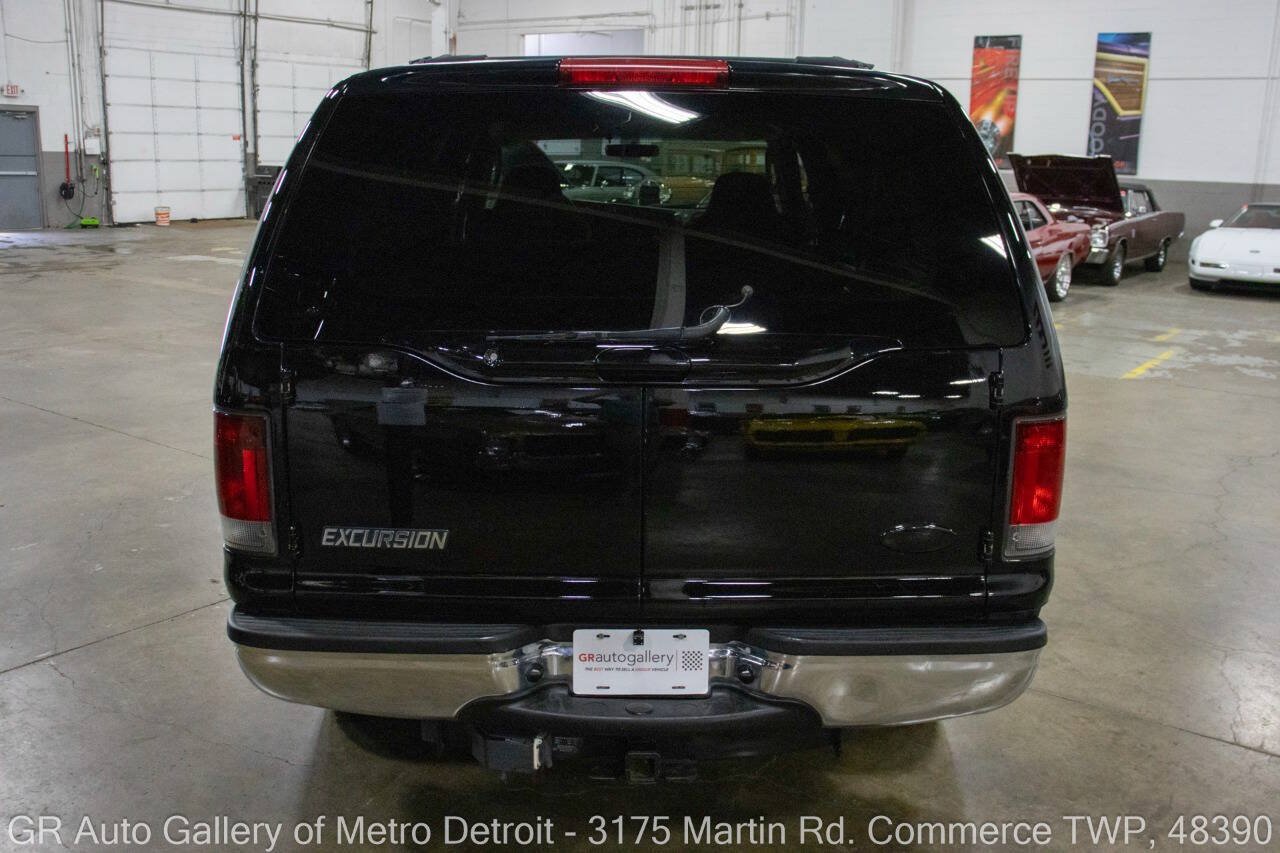 Used 2005 Ford Excursion XLT AWD/4WD image 5