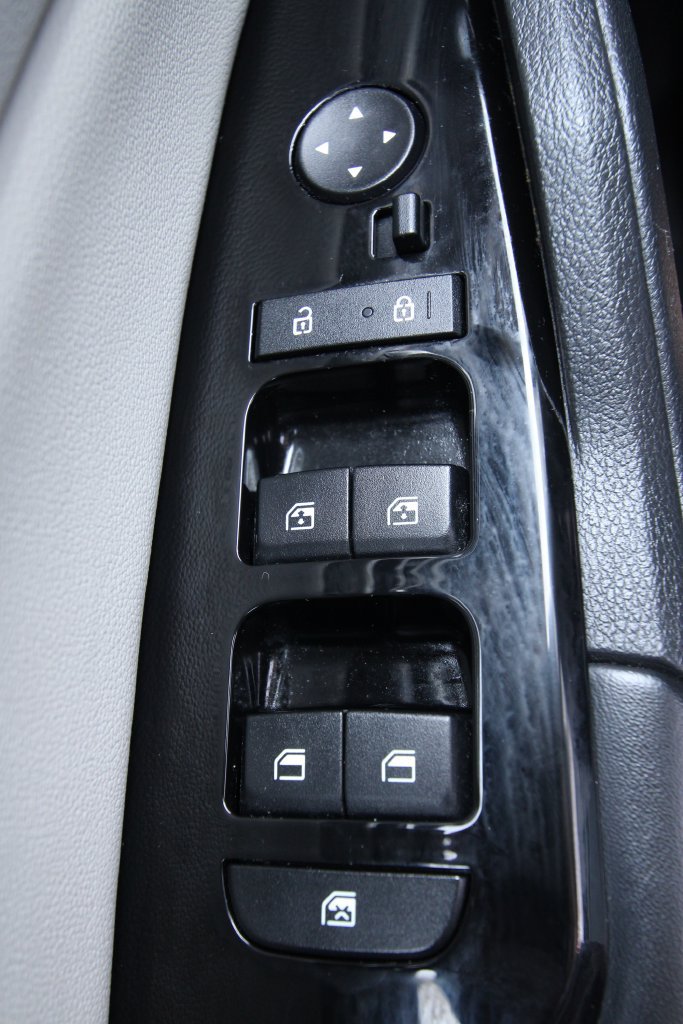 Used 2023 Kia Sportage EX FWD image 23