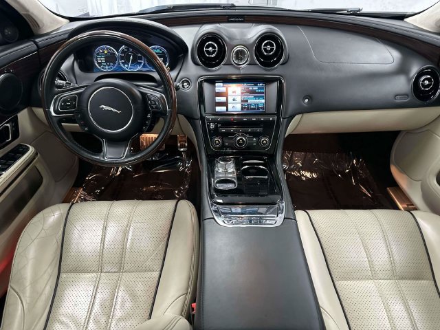 Used 2015 Jaguar XJ L Portfolio AWD/4WD image 32