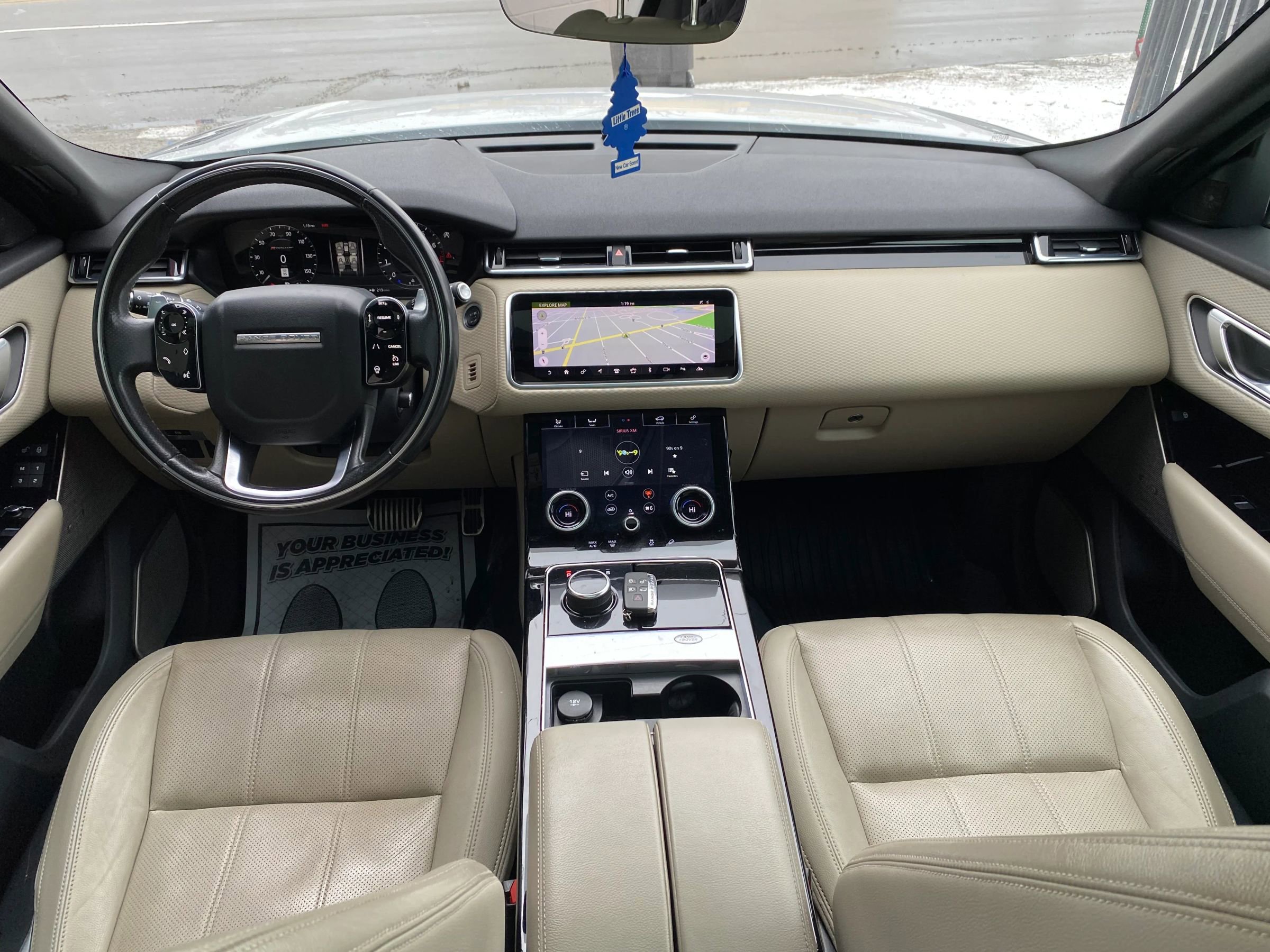 Used 2018 Land Rover Range Rover Velar R-Dynamic SE image 4