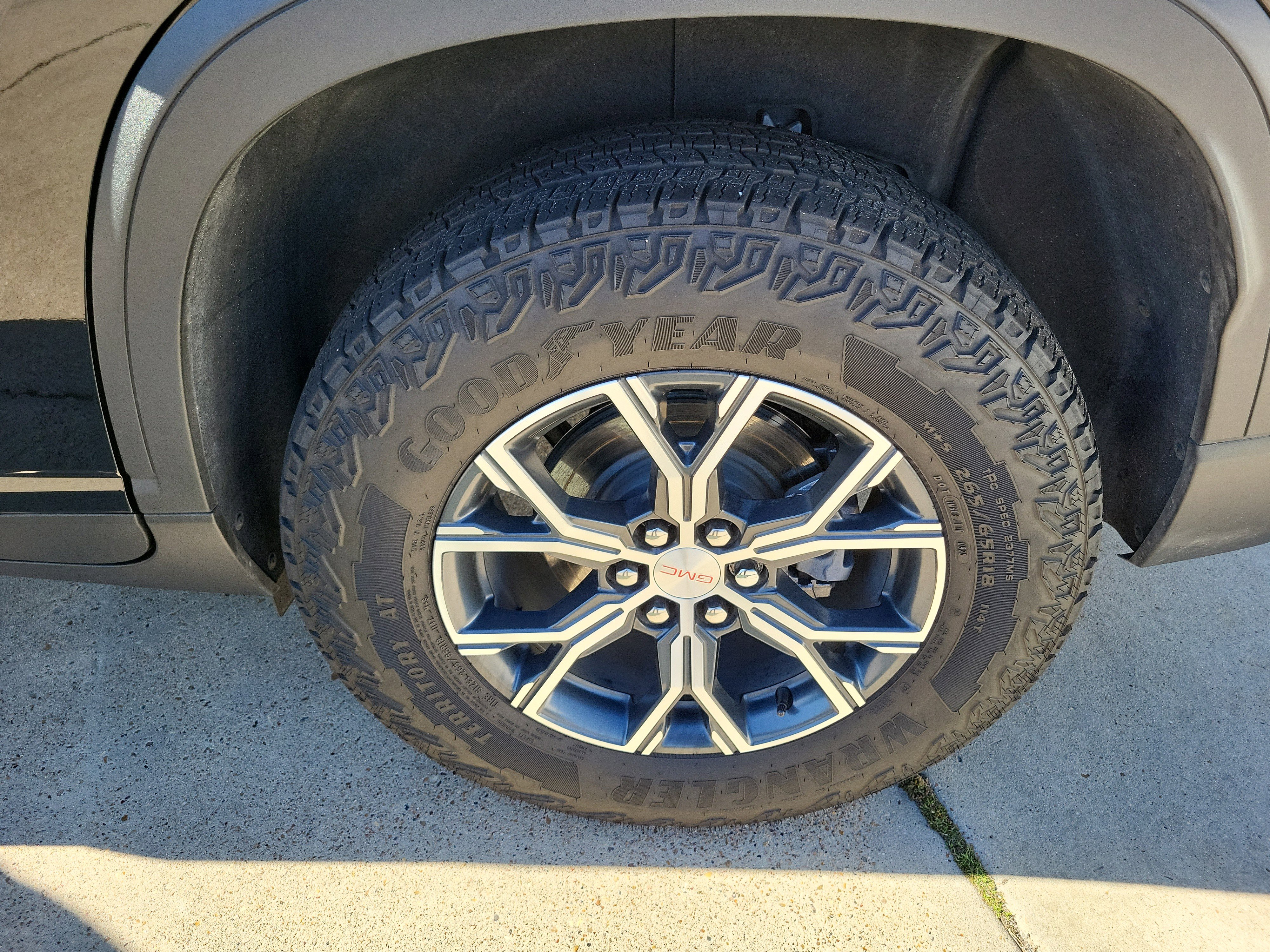 Certified 2025 GMC Acadia AT4 image 25