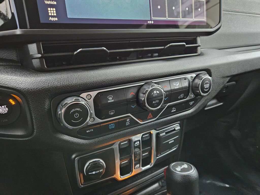 Used 2024 Jeep Wrangler Unlimited image 23