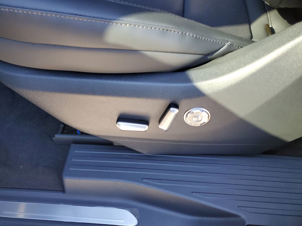 New 2025 Lincoln Navigator L Reserve w/ Jet Appearance Package image 13