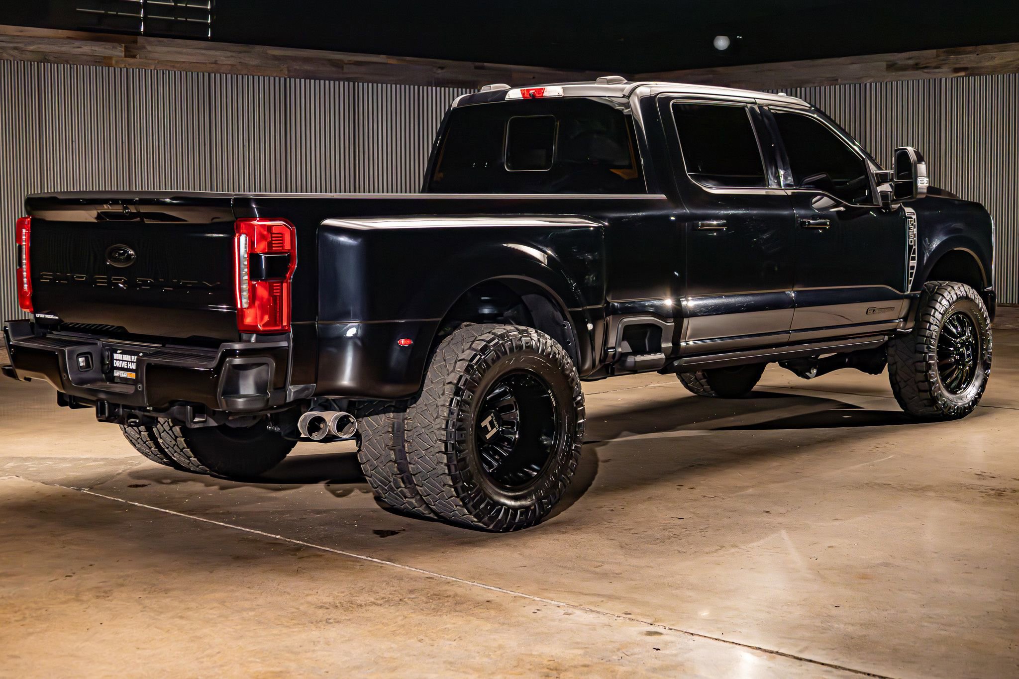 Used 2023 Ford F350 Lariat w/ Lariat Ultimate Package AWD/4WD image 10
