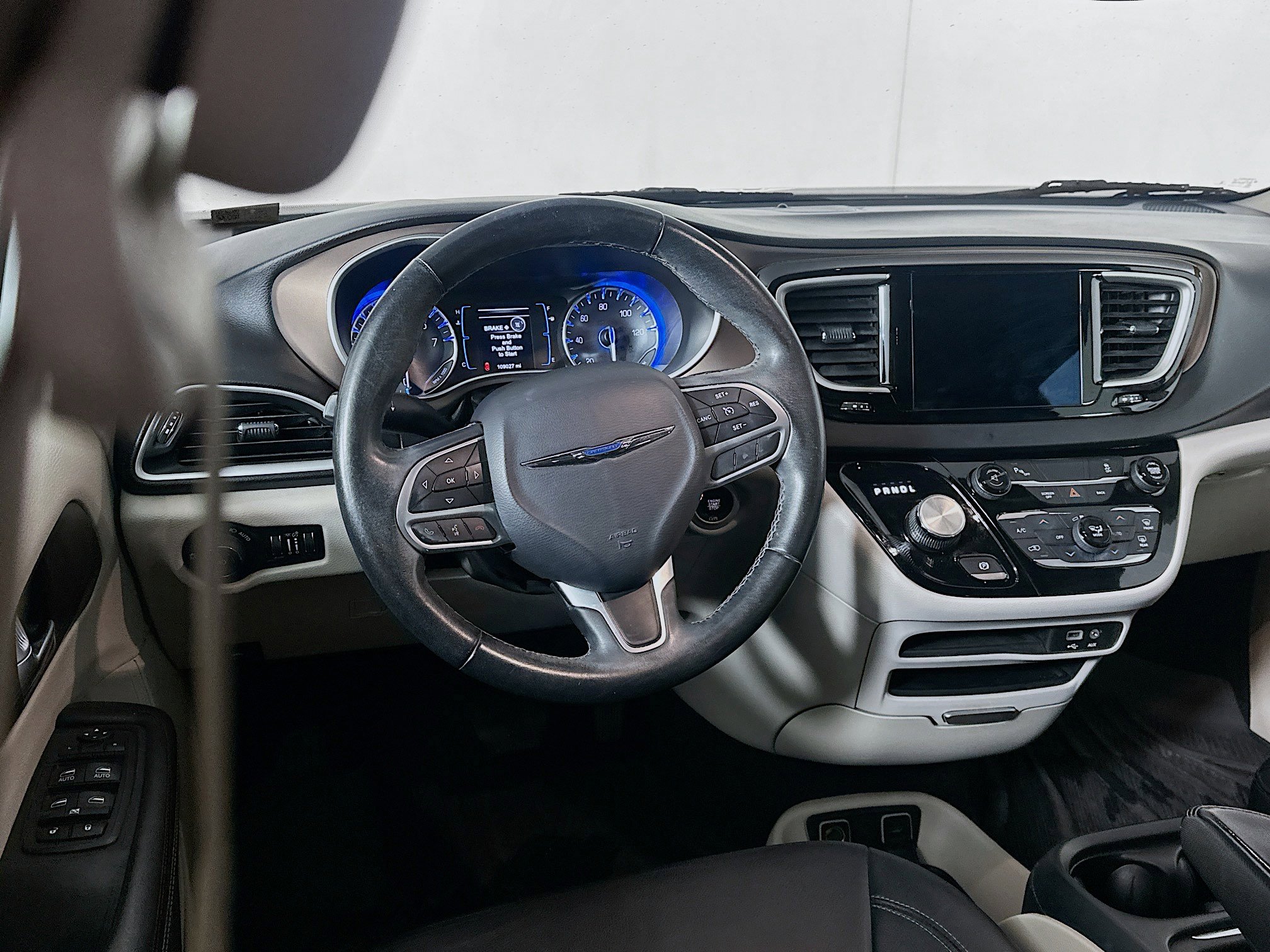 Used 2017 Chrysler Pacifica Touring-L w/ Tire & Wheel Group image 18