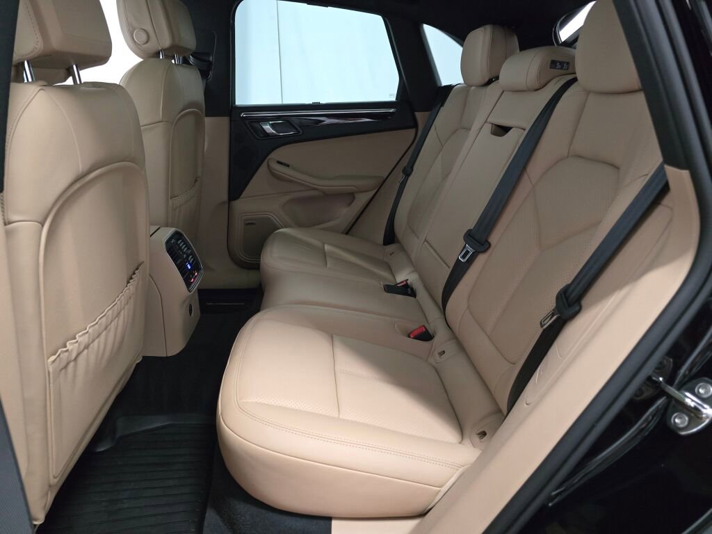 Certified 2025 Porsche Macan image 20