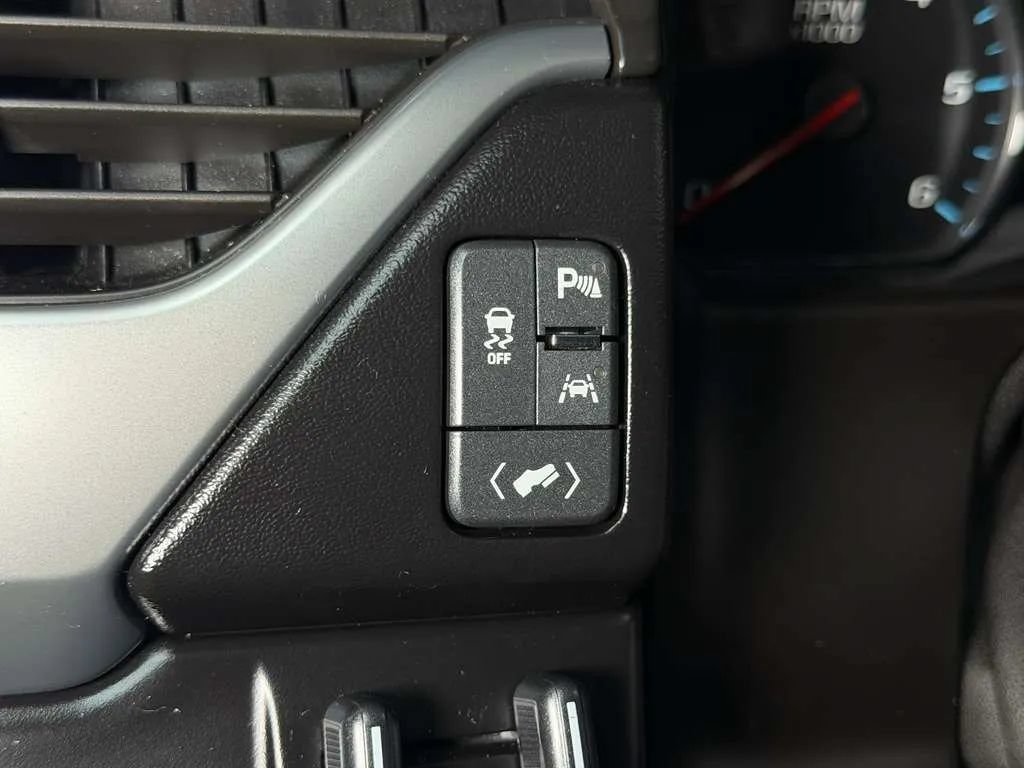 Used 2016 Chevrolet Suburban LTZ RWD image 25