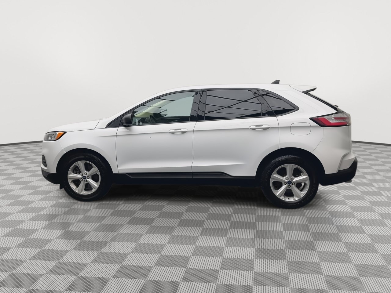 Certified 2019 Ford Edge SE w/ Cargo Accessory Package AWD/4WD image 32