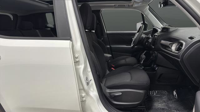 Used 2023 Jeep Renegade Latitude w/ Sun & Fun Group AWD/4WD image 25