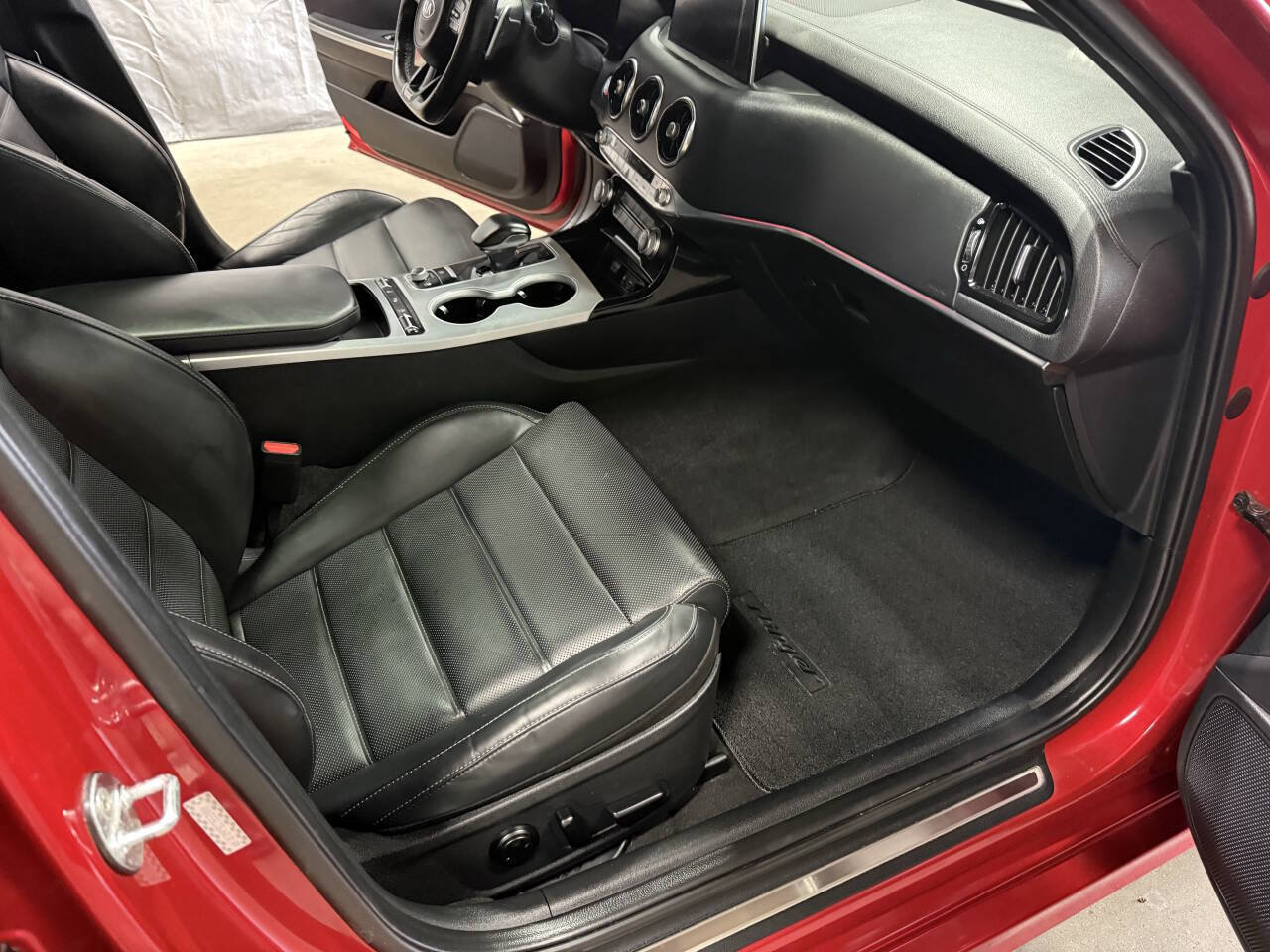 Used 2018 Kia Stinger GT2 AWD/4WD image 11