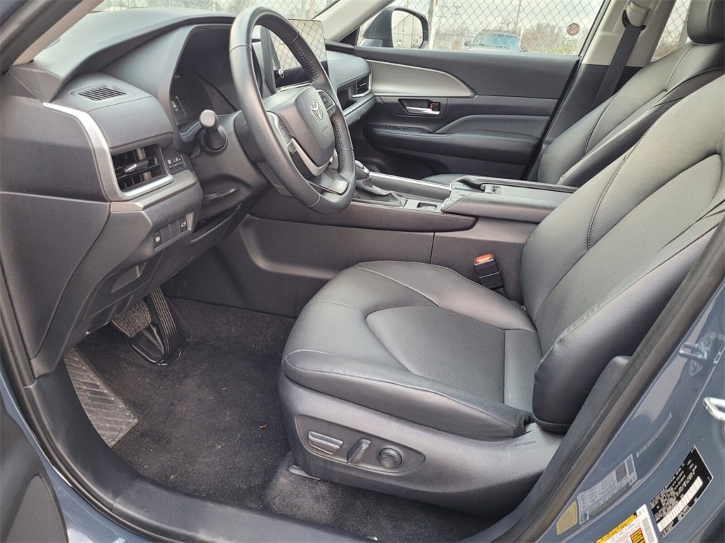 Used 2025 Toyota Grand Highlander FWD image 5