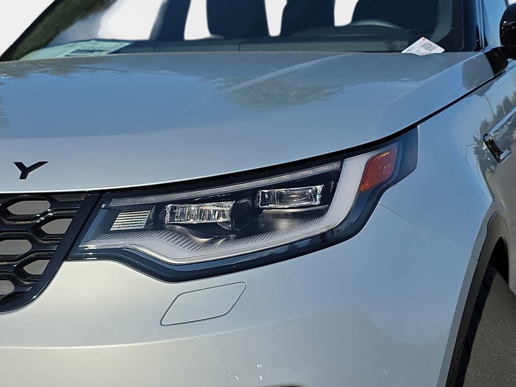 Certified 2024 Land Rover Discovery Dynamic SE AWD/4WD image 36