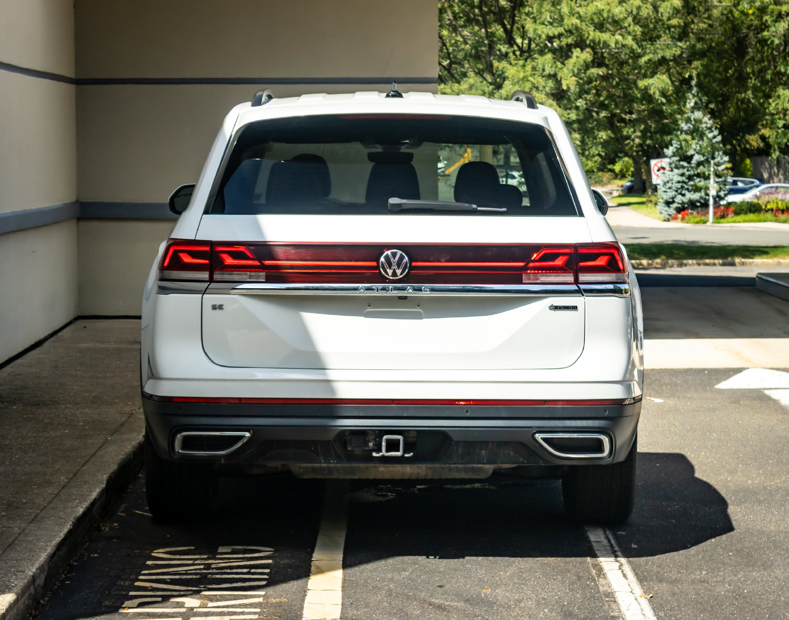 Used 2024 Volkswagen Atlas SE AWD/4WD image 6